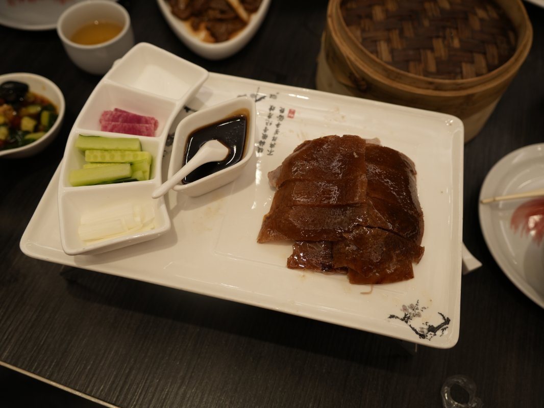 Beijing_Roast_Duck_slice_and_side_dishes.jpeg.43951ed05d0dfed9d3d69c16084b8338.jpeg
